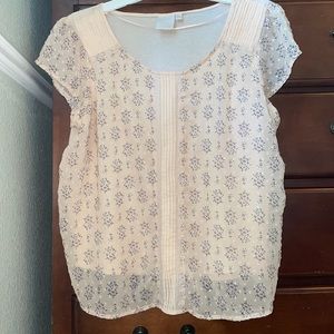 Pink woman’s blouse with blue and white flowers. XXL Lauren Conrad